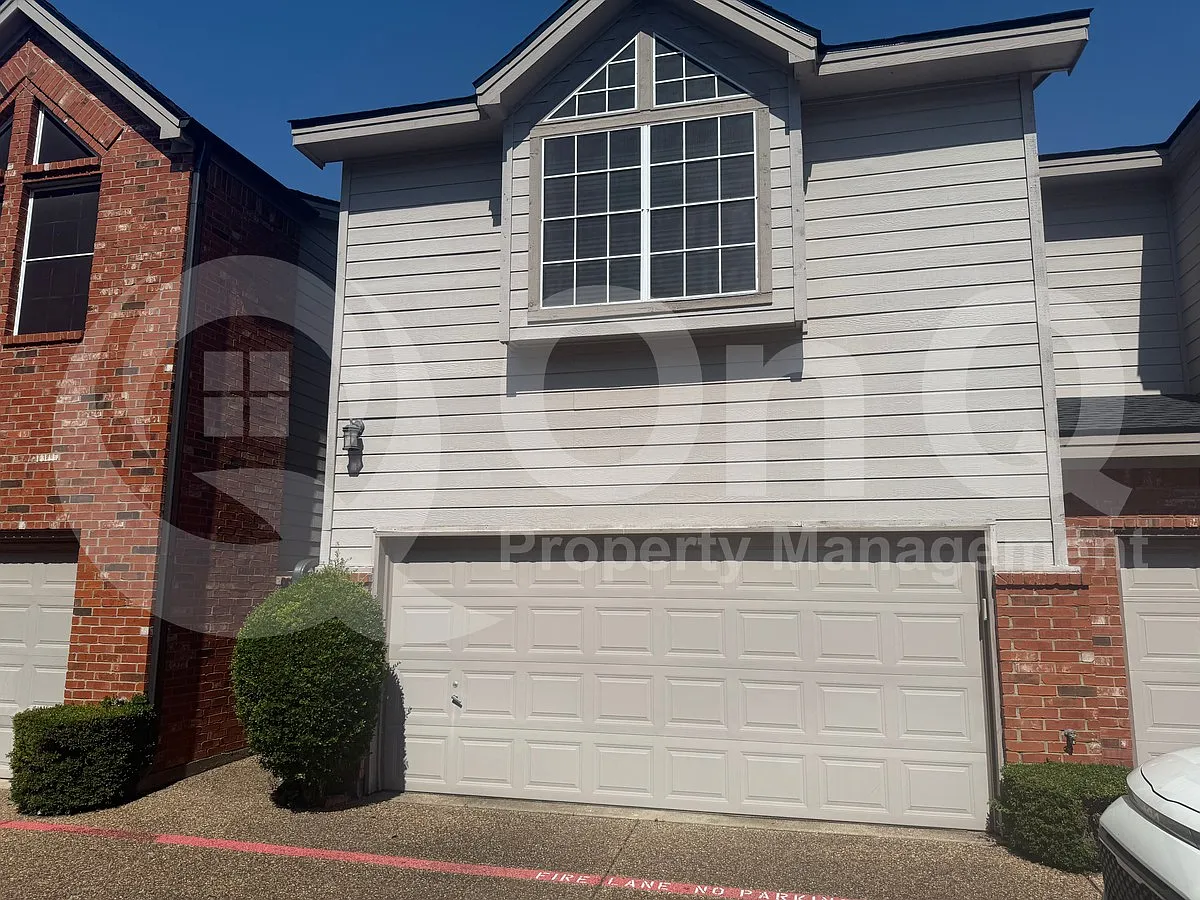 3 bed, 2.5 bath, 1696 sqft, $2,595 — Photo 2