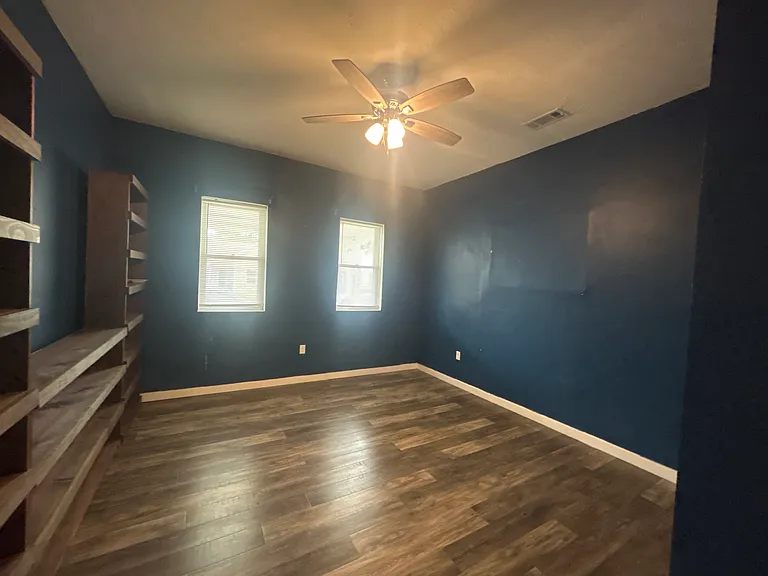 1427 Pearl St — Photo 9