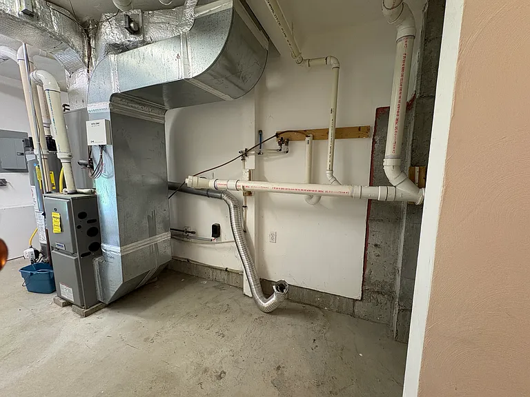 ground level laundry area with washer and dryer hookups