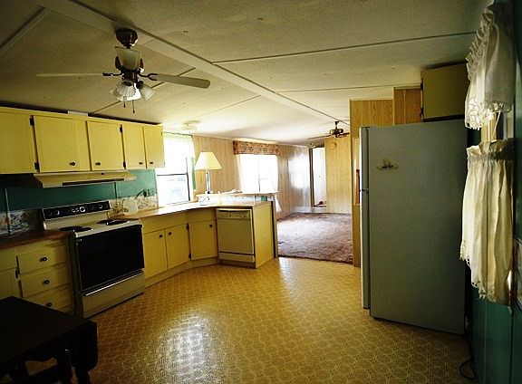 3rd image of 51 Wintergreen Dr