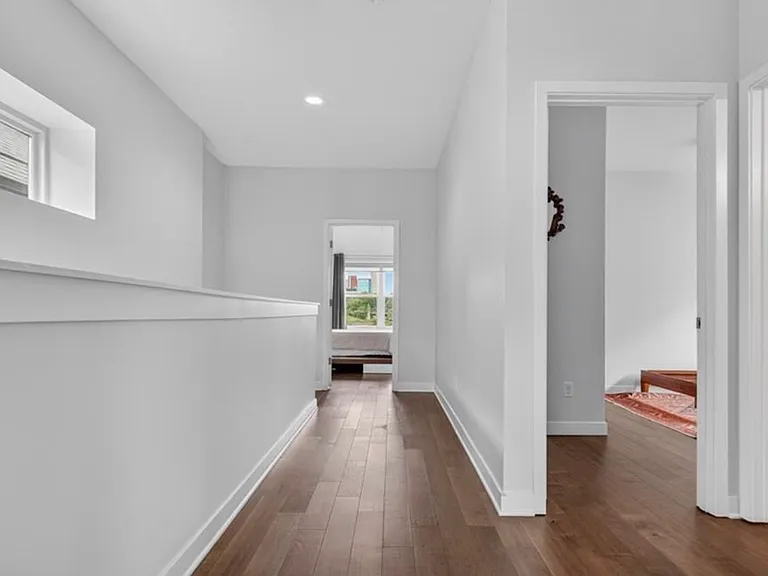 2246 Tracy Ave — Photo 10