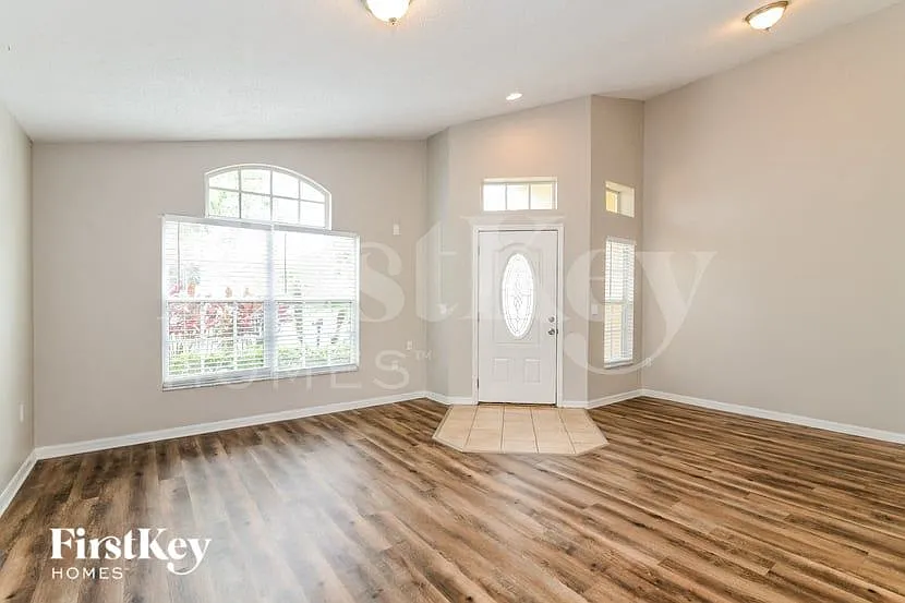 4 bed, 2.0 bath, 1777 sqft, $2,130 — Photo 3