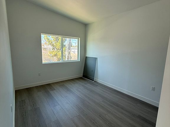 3rd image of 5656 Chateau Dr #6