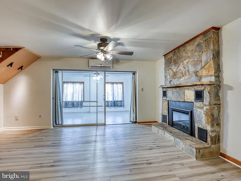 214 Bridle Path Rd — Photo 4