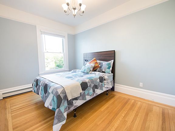 3rd image of 1419 Dolores St