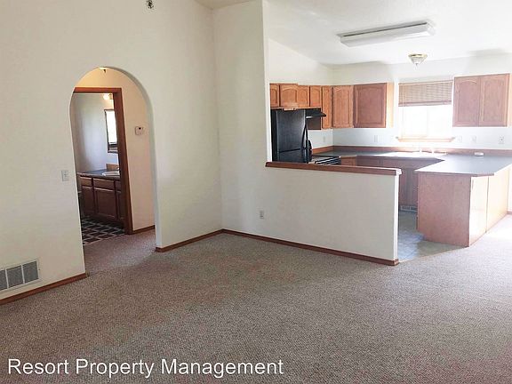 3rd image of 584 N Silkwood Dr