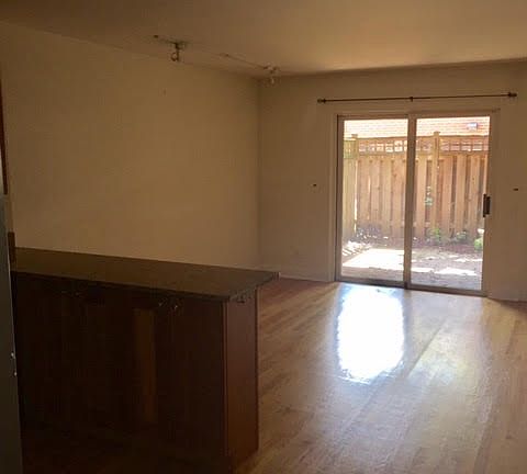 3rd image of 2036 N Larrabee St #8017A