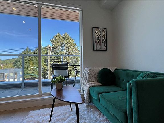 4th image of 1301 Hillside Ave #404