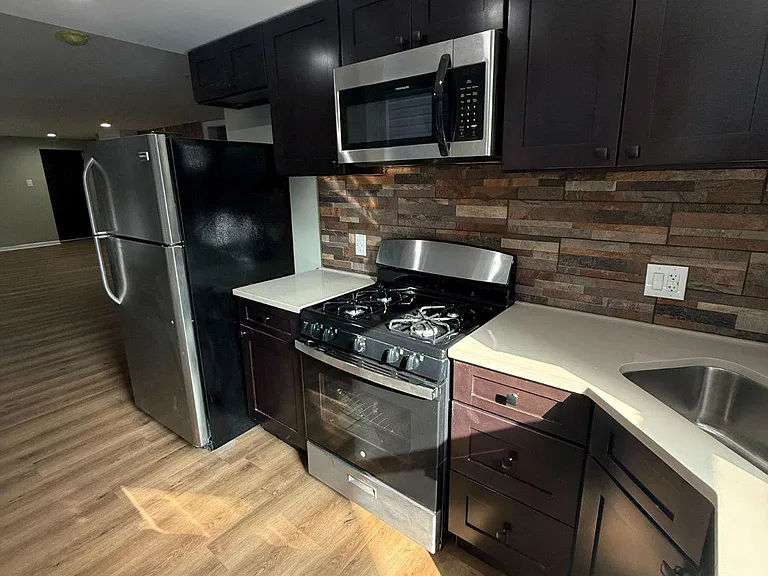 1714 W Girard Ave #3 — Photo 2