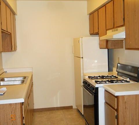 3rd image of 2803 W Kilbourn Ave #2803-208