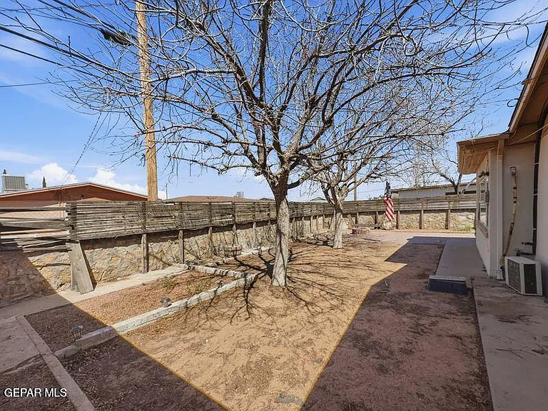 7107 Parkland Dr #1 — Photo 34
