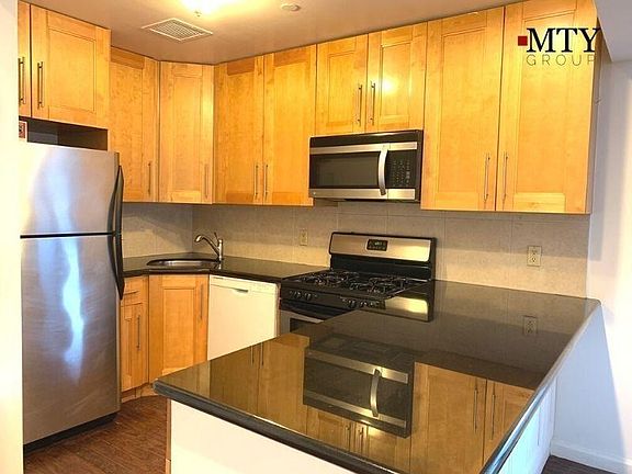 4th image of 42-61 Hunter St #3