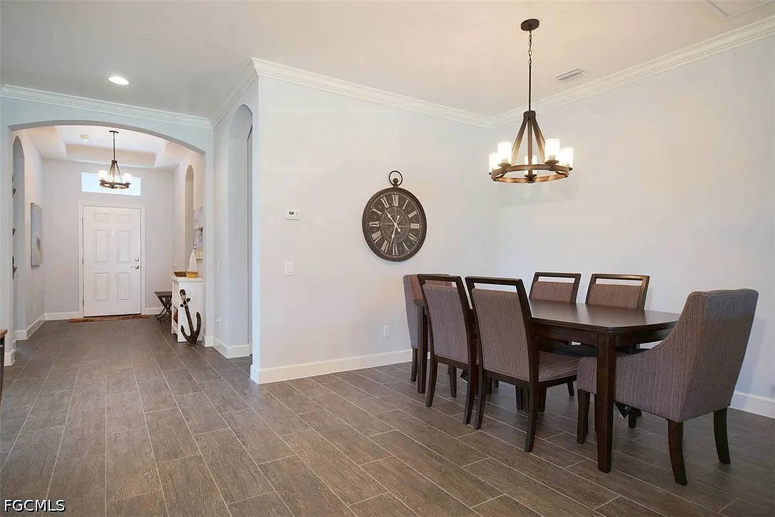 3 bed, 3.0 bath, 2267 sqft, $4,200 — Photo 4