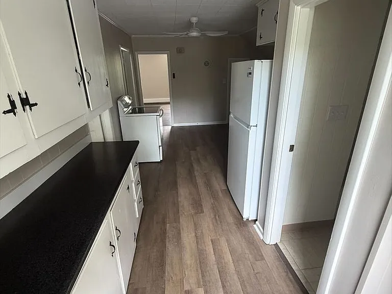 389 Boynton St — Photo 19