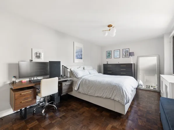 233 East 69th Street image 7 of 15