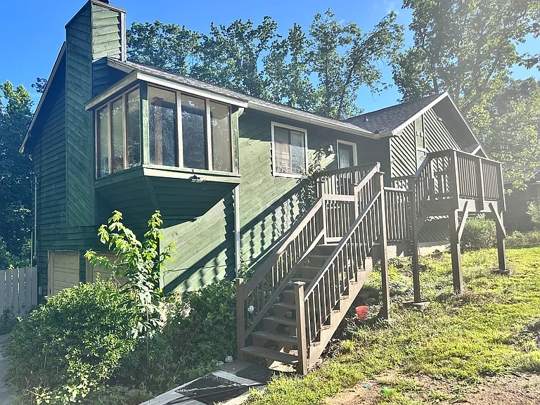3335 Hillside Dr — Photo 2