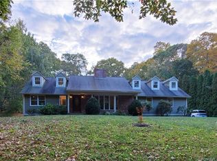26 Chris Dr, Uncasville, CT 06382