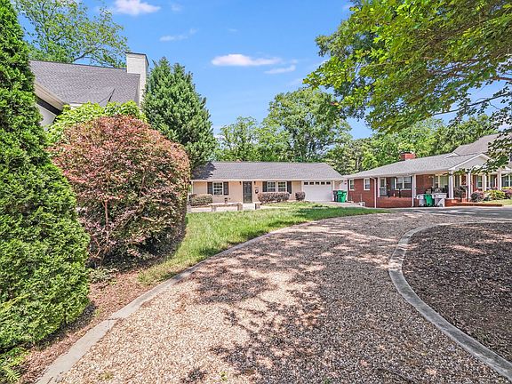2nd image of 2417 Laburnum Ave #1