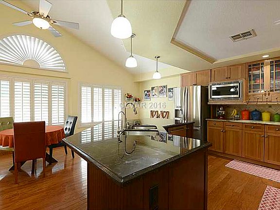 3rd image of 276 Plaza Napoli Ct