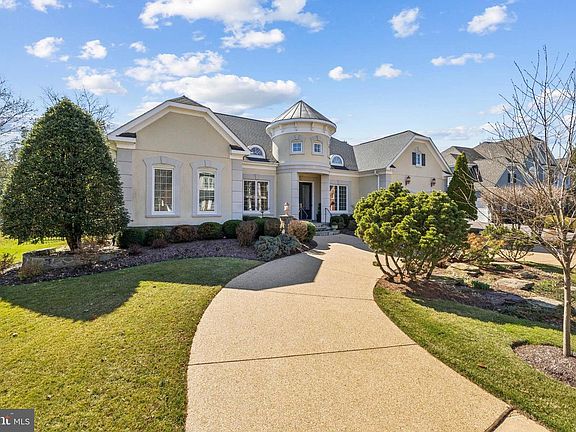 4th image of 8268 Roxborough Loop