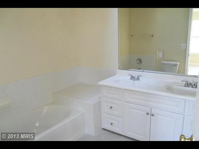 121 Whitestone Way — Photo 7