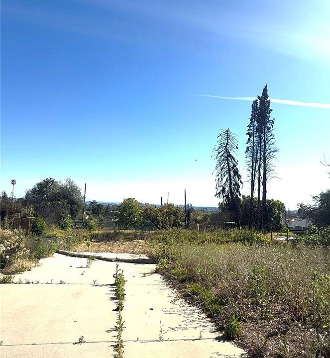 2nd image of 940 E Mariposa St Lot 26