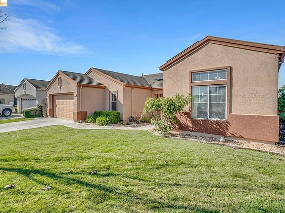 3rd image of 138 Cedar Ridge Ct