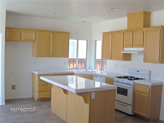 4th image of 932 Harbor St