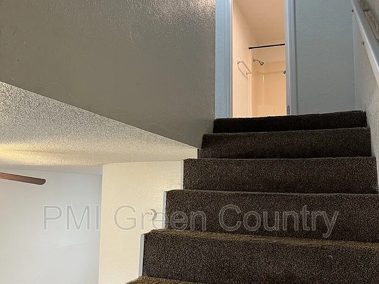 318 E Redwood St #72-4 — Photo 16