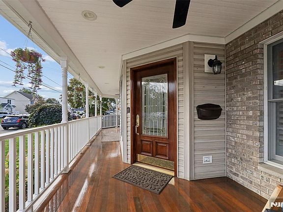 3rd image of 599 Oak Avenue