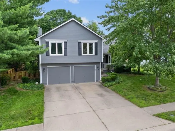2112 NE Springbrook St, Blue Springs, MO 64014