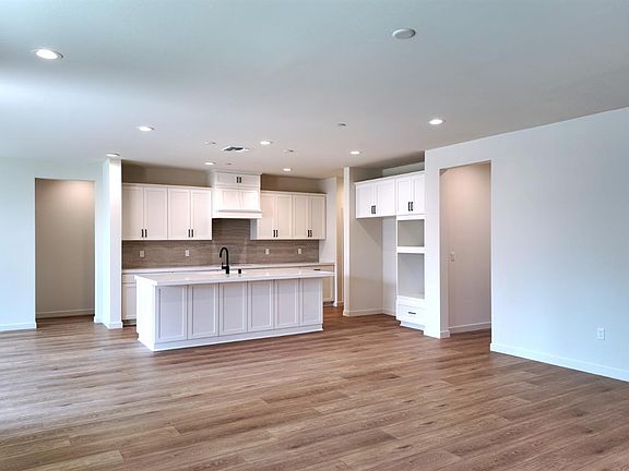 5th image of 14661 Alpenglow St