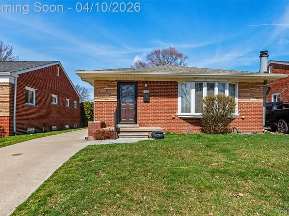 318 Park Dr, Clawson, MI 48017