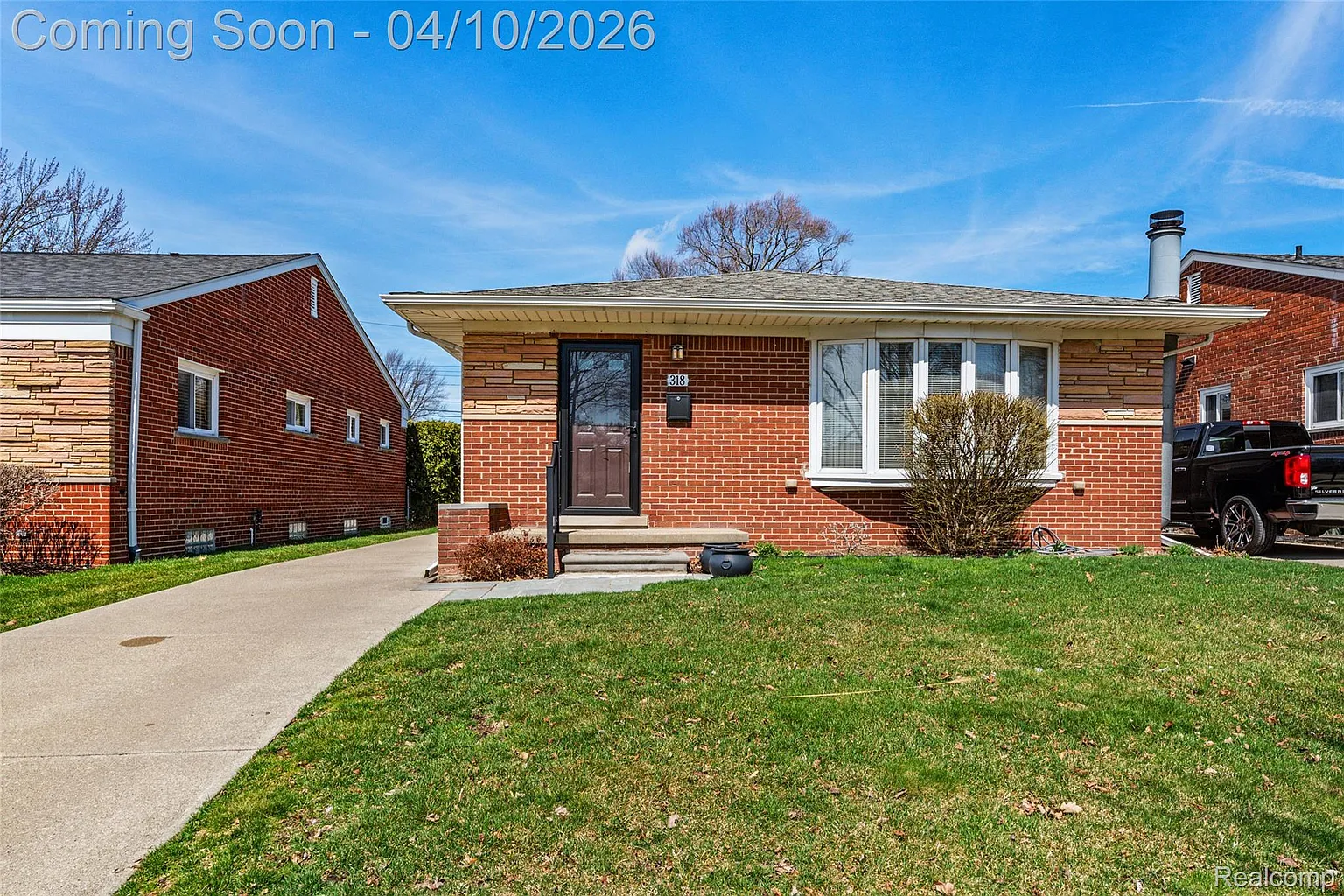 318 Park Dr photo 1