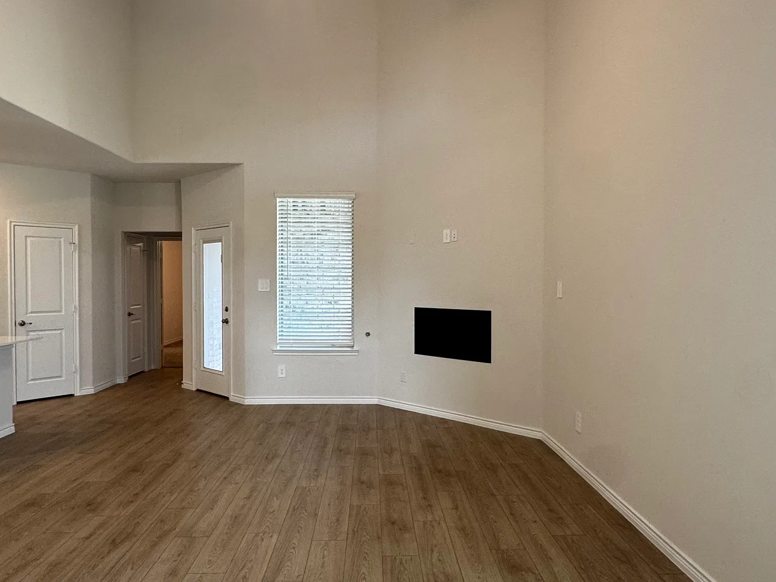 4 bed, 2289 sqft, $2,490 — Photo 4