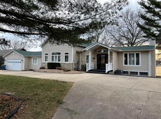 377 Point Of View Dr, Edwardsville, IL 62025