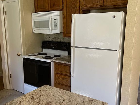 3rd image of 1002 Roble Ave #3