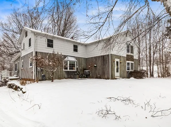 220 Upper North Row Rd, Sterling, MA 01564