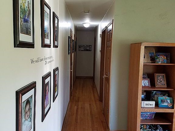 5th image of 611 N Van Buren St
