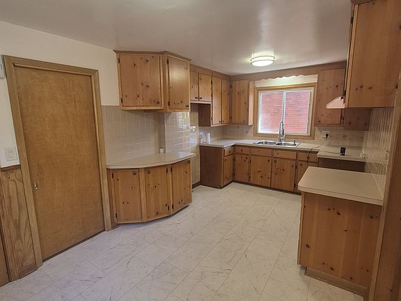 2nd image of 1419 Fort Ave