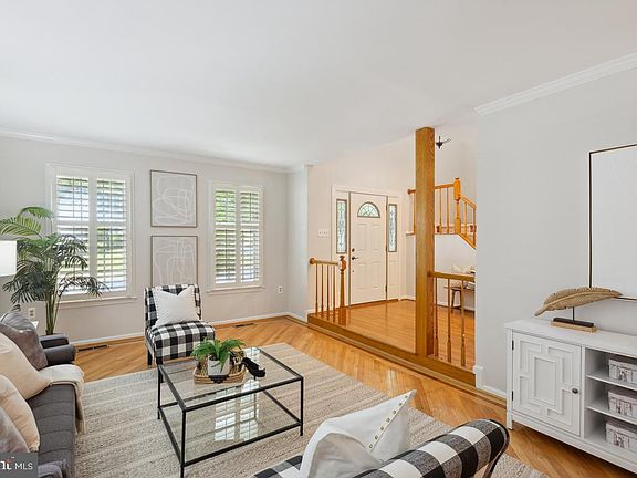 3rd image of 7121 Stanchion Ln