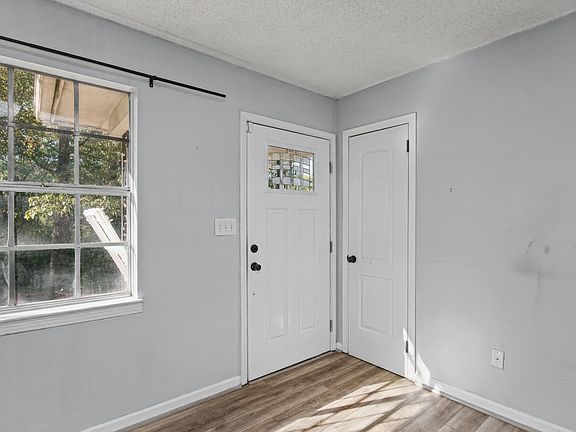 4th image of 225 Rebecca Dr