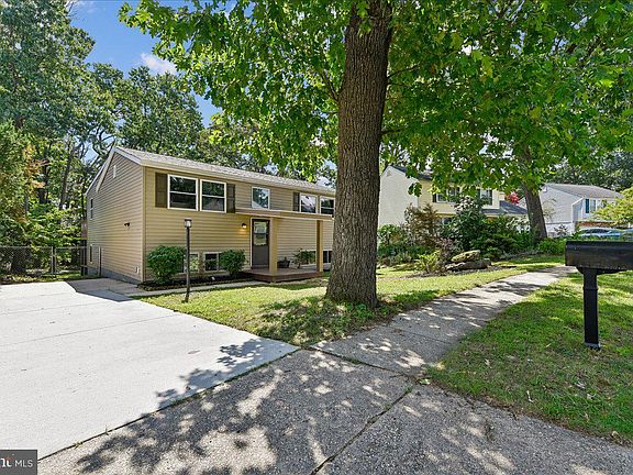2nd image of 754 Hyde Park Dr