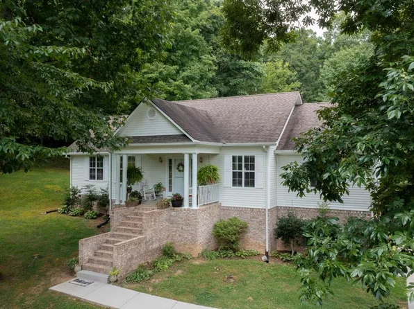 107 Lake Dr, Trenton, GA 30752
