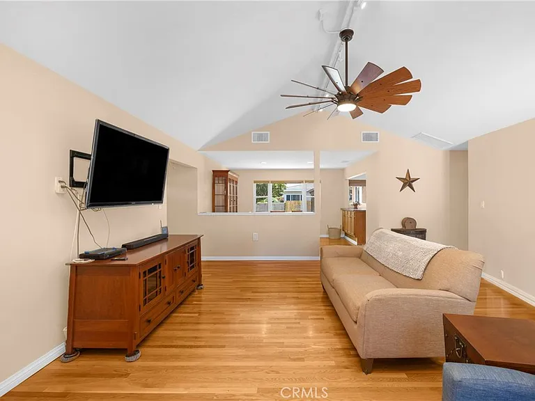1521 S Dallas Dr — Photo 24