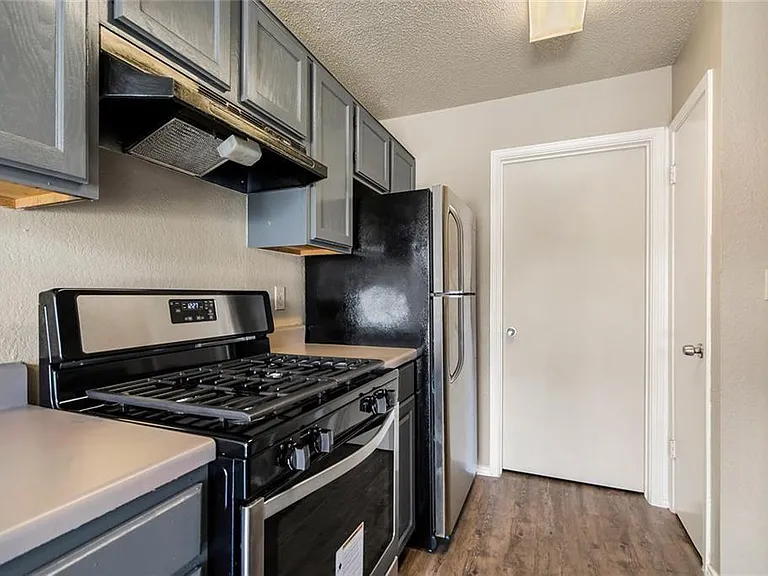 1220 Orchard Park Cir — Photo 10