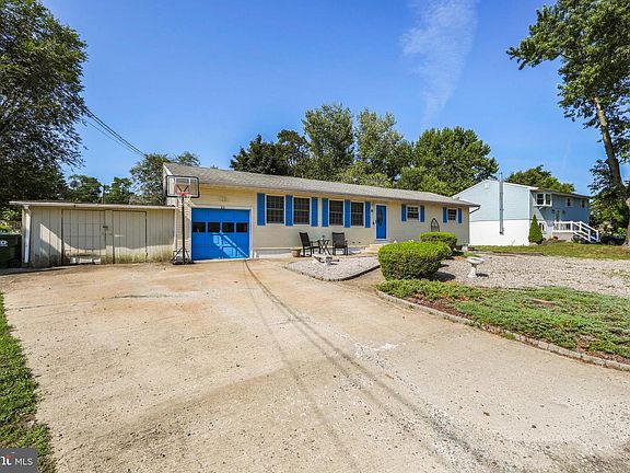 4th image of 41 Goldweber Ave