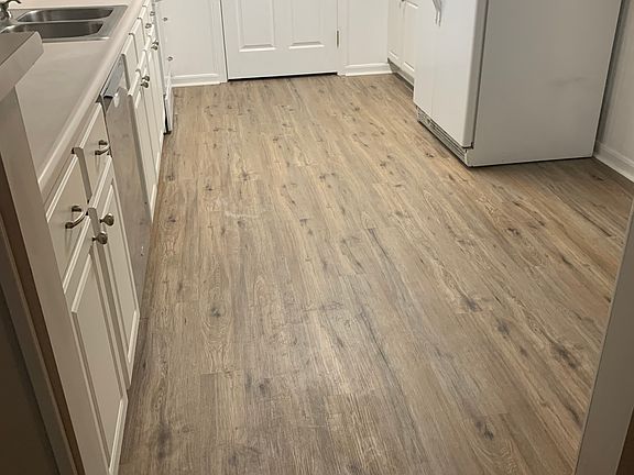 4th image of 1142 Periwinkle Dr