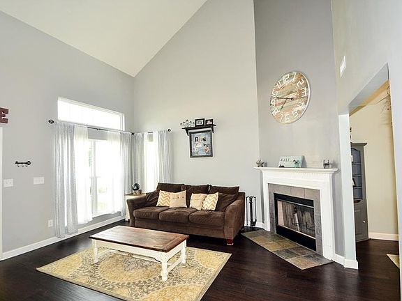 5th image of 16937 Stroud Ln