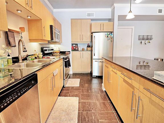 3rd image of 4414 Cedar Springs Rd APT 208